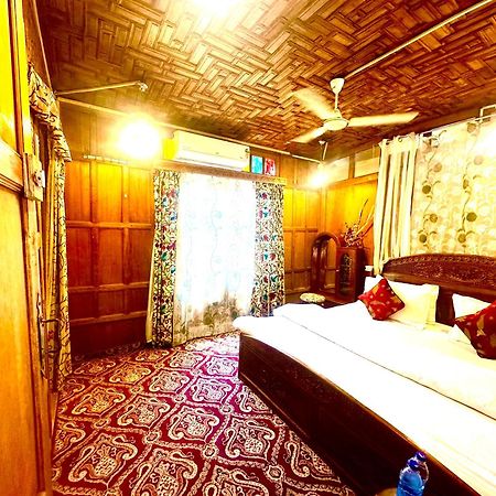 Lake Palace Group Of House Boats Srīnagar Buitenkant foto