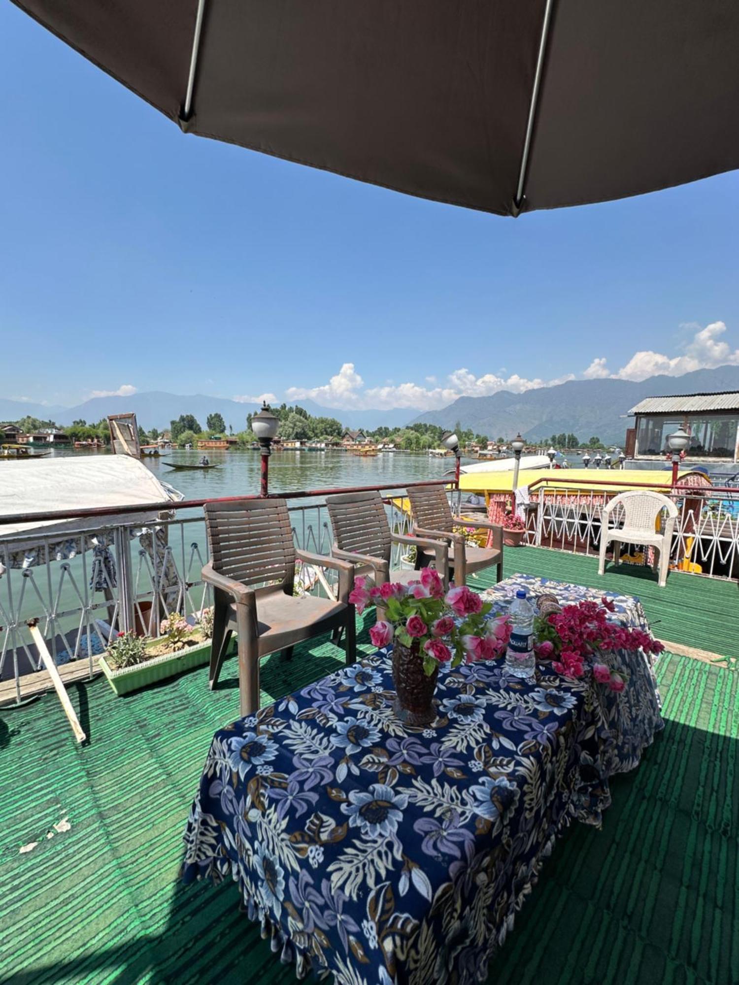 Lake Palace Group Of House Boats Srīnagar Buitenkant foto
