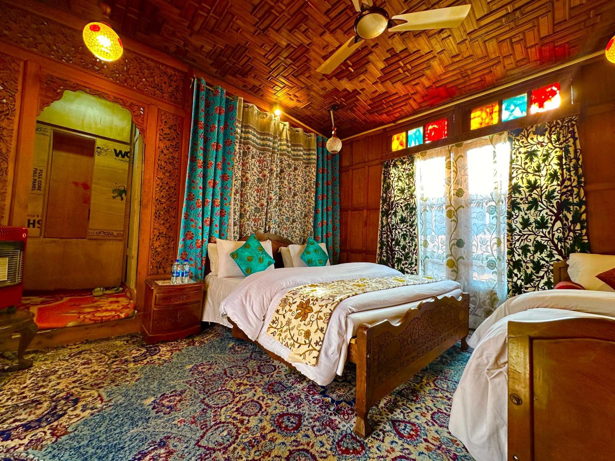 Lake Palace Group Of House Boats Srīnagar Buitenkant foto
