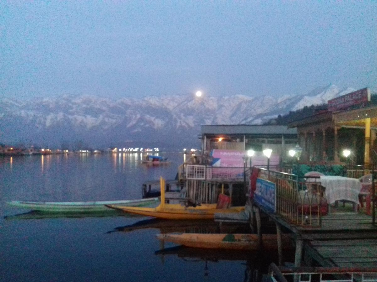 Lake Palace Group Of House Boats Srīnagar Buitenkant foto