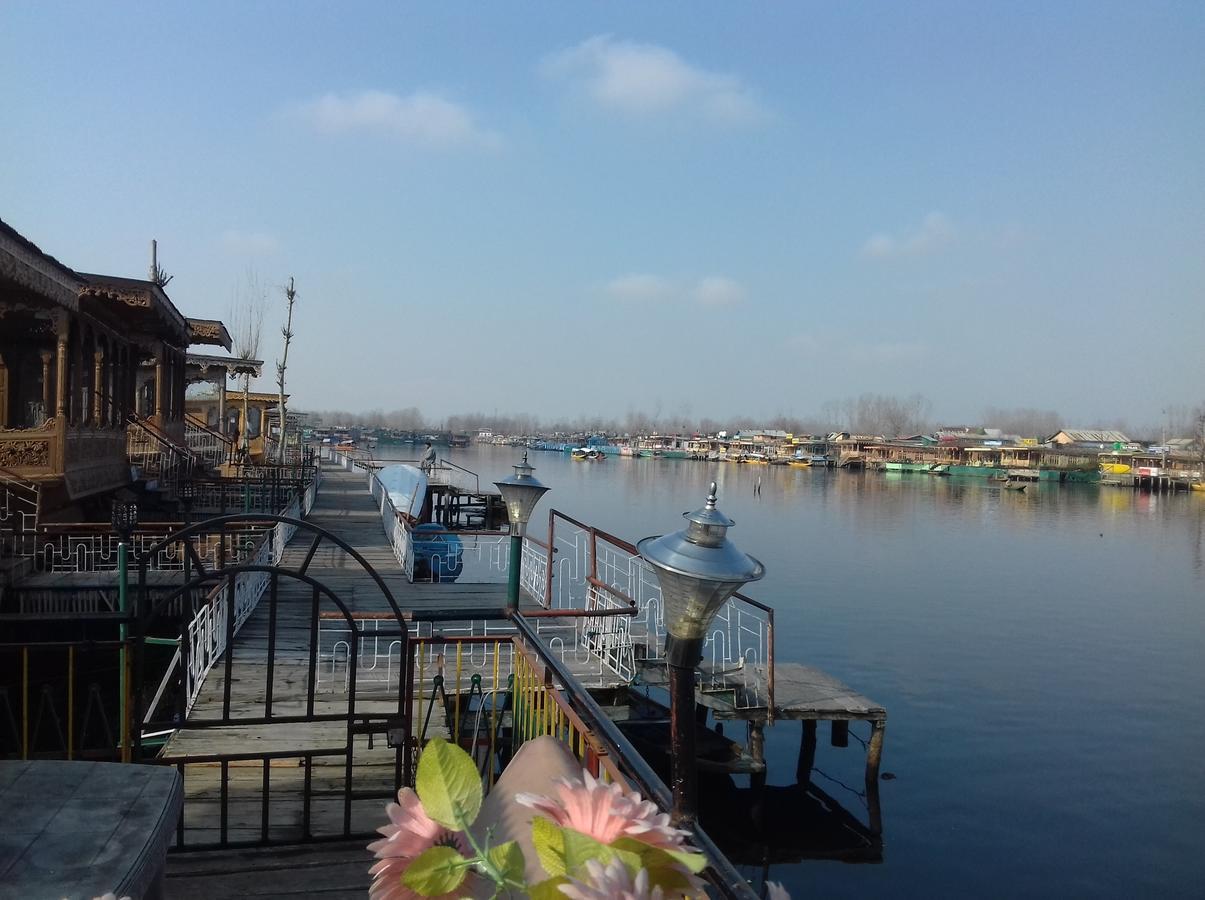 Lake Palace Group Of House Boats Srīnagar Buitenkant foto