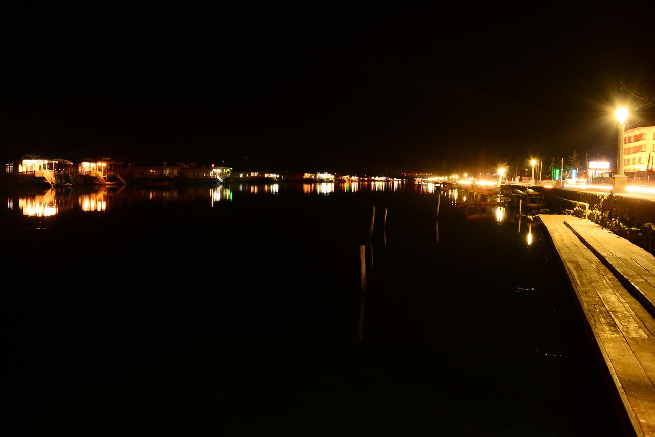 Lake Palace Group Of House Boats Srīnagar Buitenkant foto