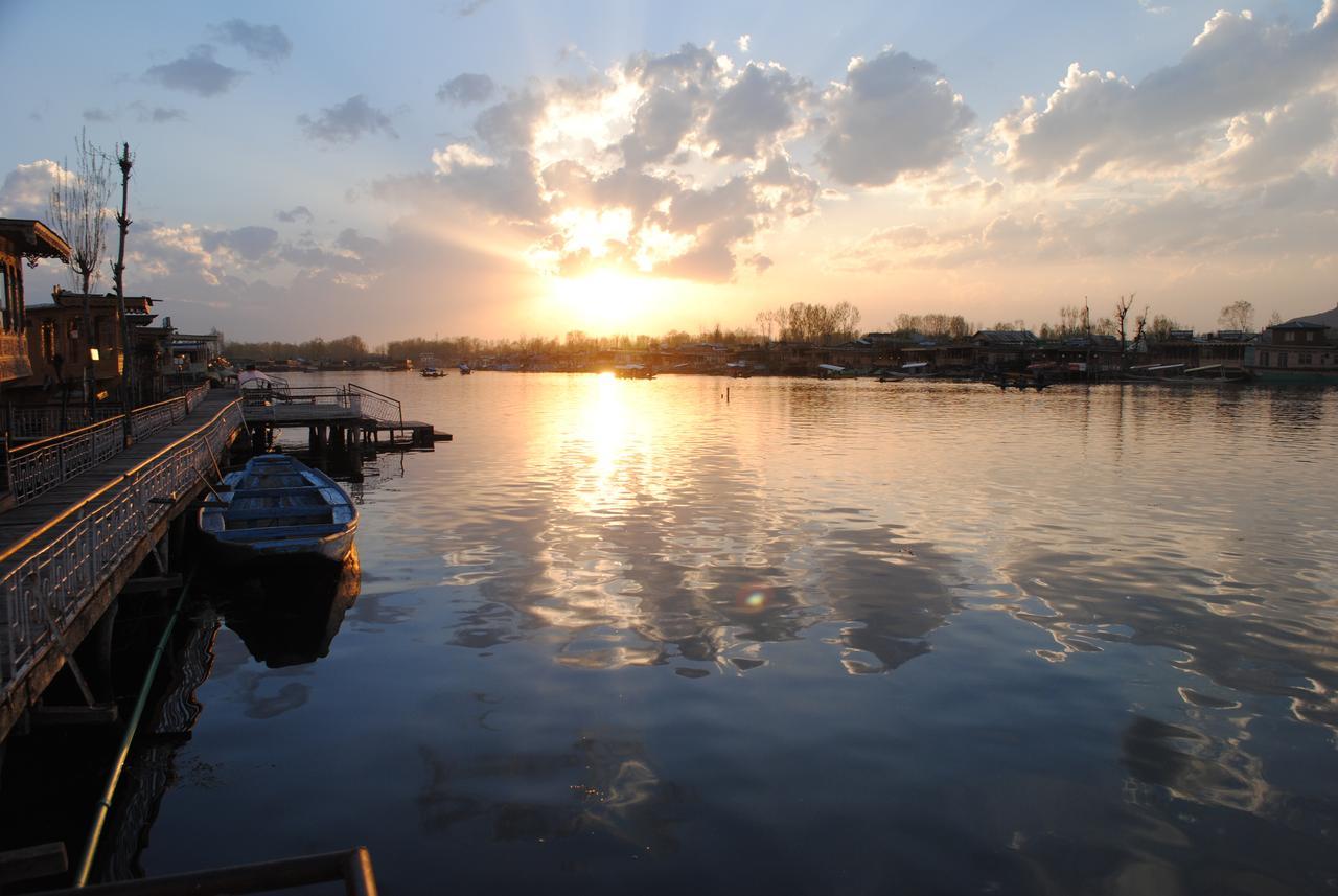 Lake Palace Group Of House Boats Srīnagar Buitenkant foto