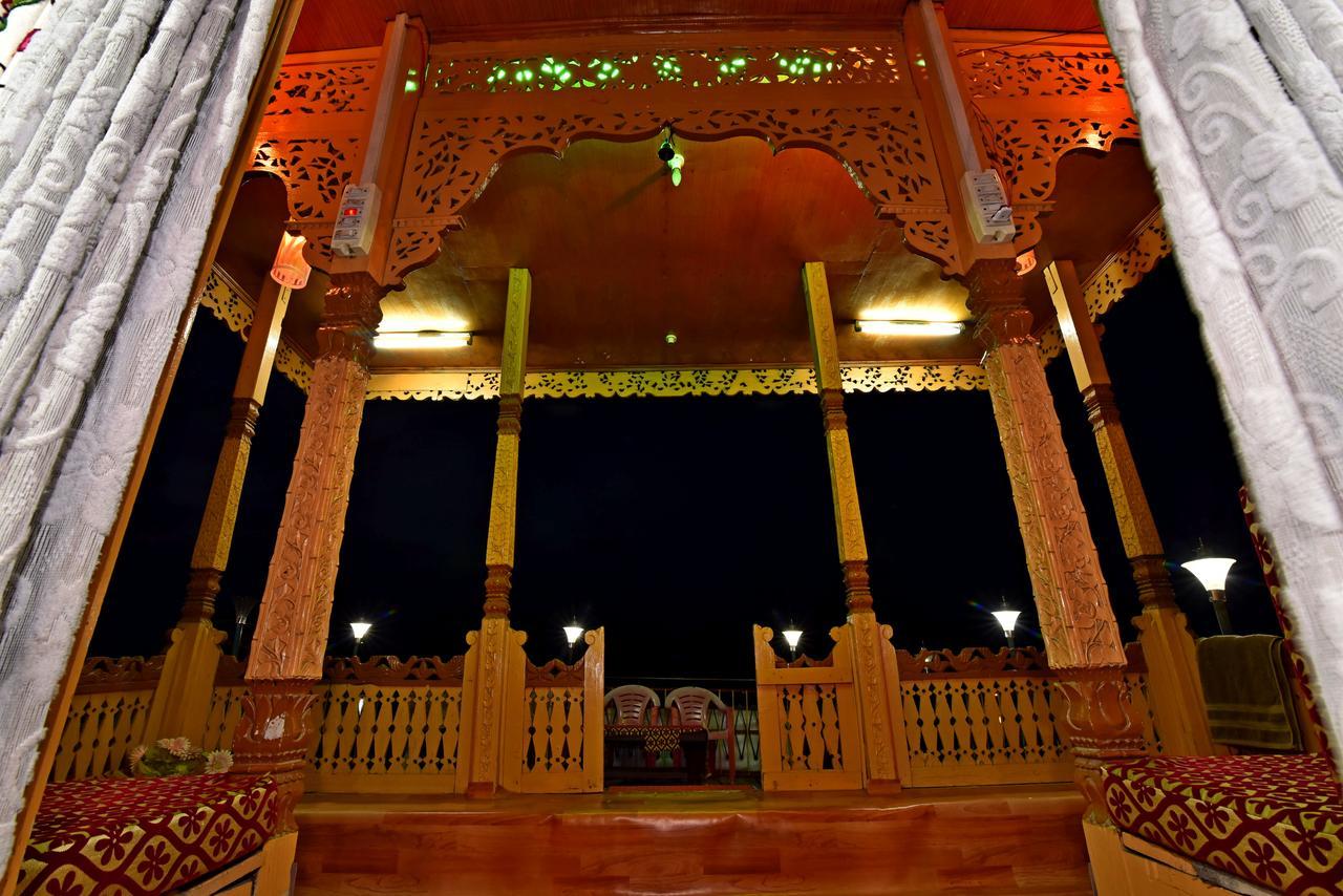 Lake Palace Group Of House Boats Srīnagar Buitenkant foto