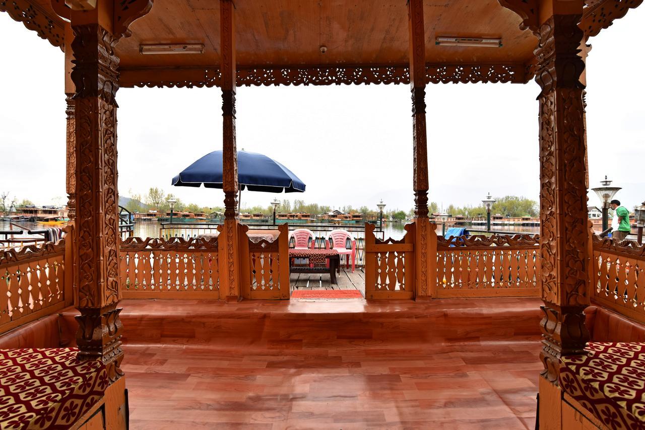 Lake Palace Group Of House Boats Srīnagar Buitenkant foto