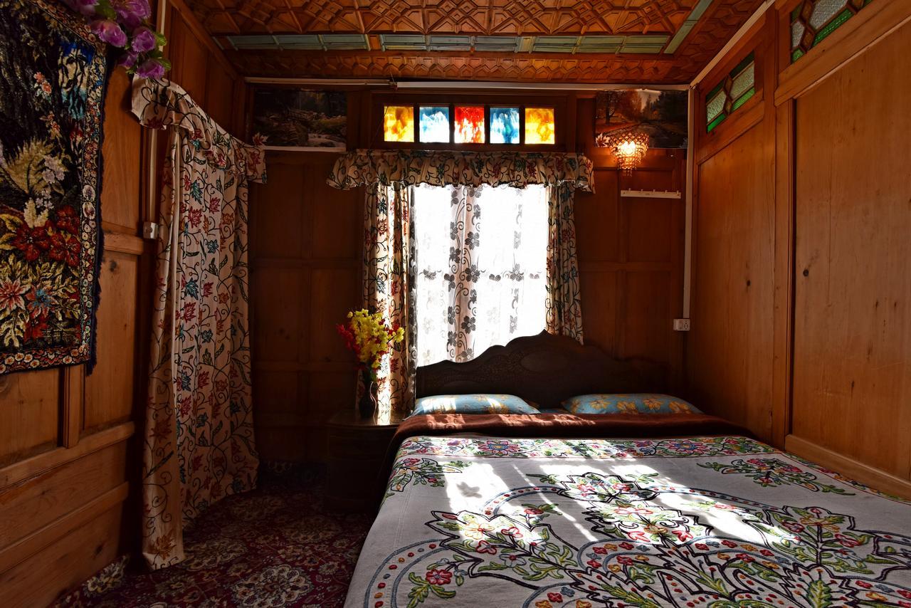 Lake Palace Group Of House Boats Srīnagar Buitenkant foto