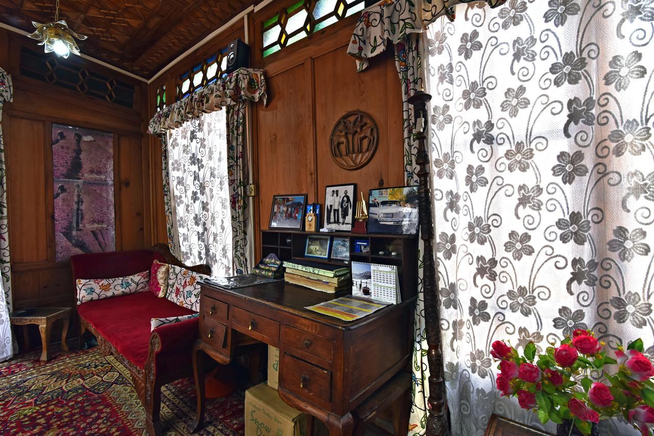 Lake Palace Group Of House Boats Srīnagar Buitenkant foto