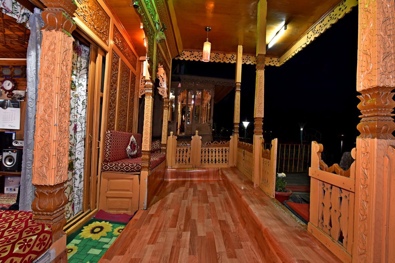 Lake Palace Group Of House Boats Srīnagar Buitenkant foto
