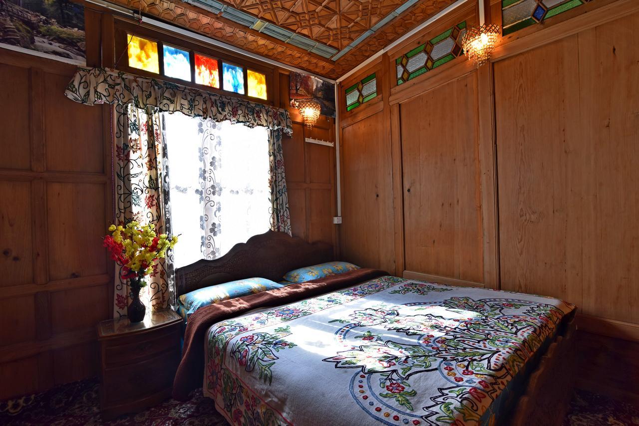 Lake Palace Group Of House Boats Srīnagar Buitenkant foto