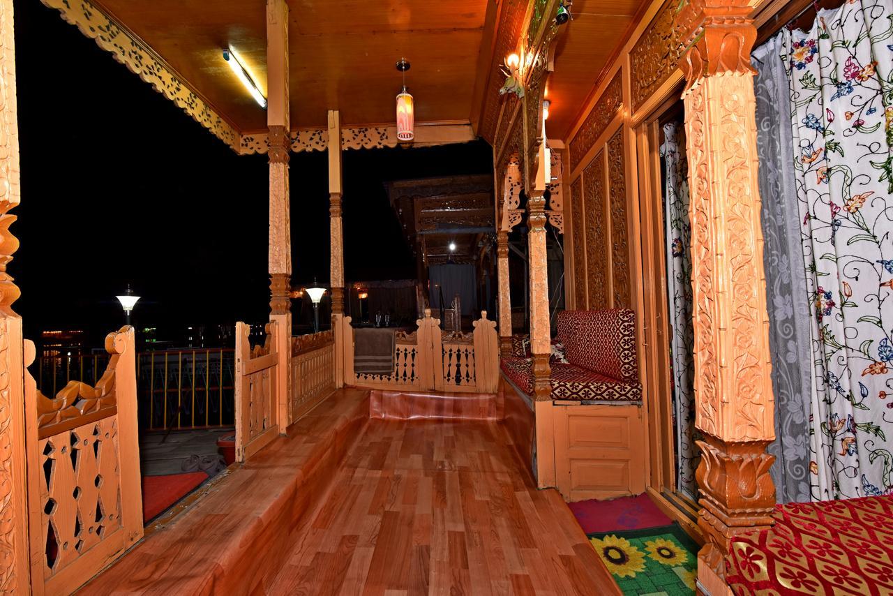 Lake Palace Group Of House Boats Srīnagar Buitenkant foto